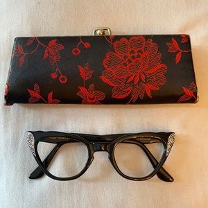 Vintage cat-eye frames